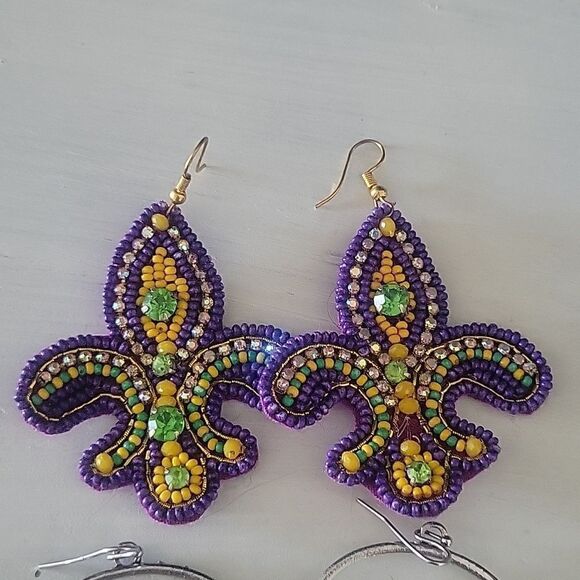 Mardi gras purple dangle earrings set of 2 - Picture 2 of 5